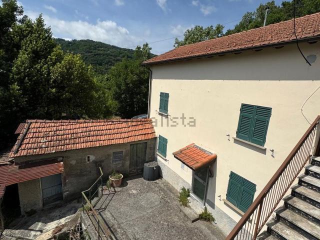 Rustico in vendita a Pedemonte, Genova