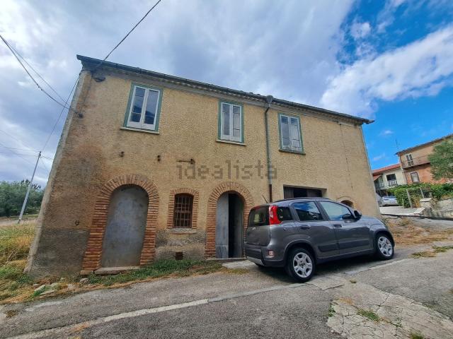 Rustico in vendita a Macchiagodena, Molise