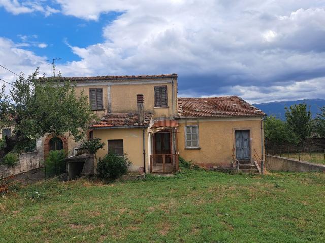 Rustico in vendita a Macchiagodena, Molise