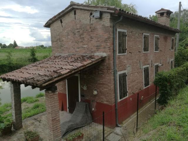 Rustico in vendita a Ferrara, Reggio Emilia