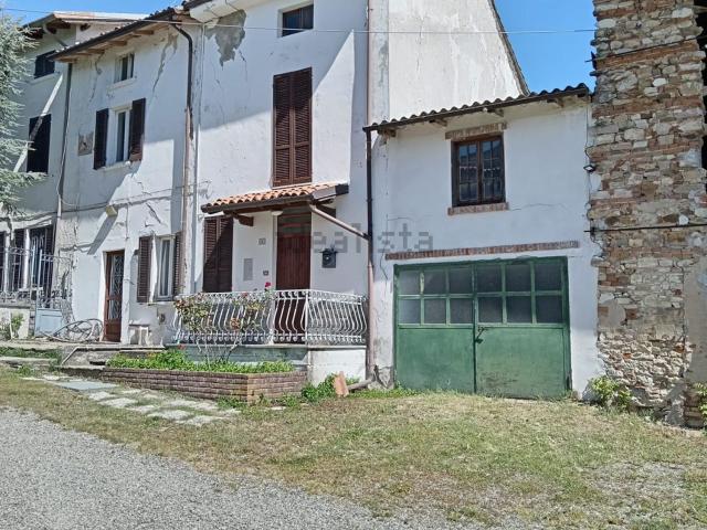 Rustico in vendita a Montecalvo Versiggia, Lombardia