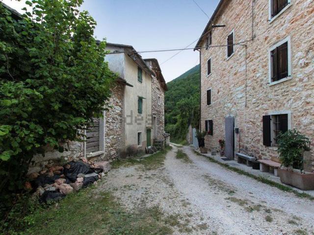 Rustico in vendita a Fumane, Veneto