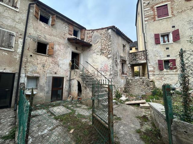 Rustico in vendita a Pove Del Grappa, Veneto