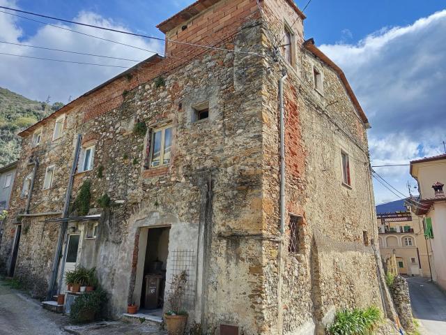 Rustico in vendita a Marina Di Massa, Toscana
