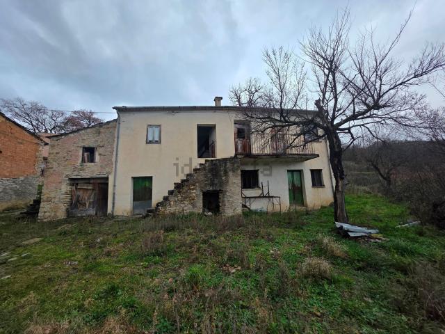 Rustico in vendita a Macchiagodena, Molise