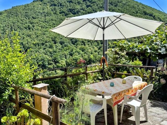 Rustico in vendita a Riccò Del Golfo, Liguria