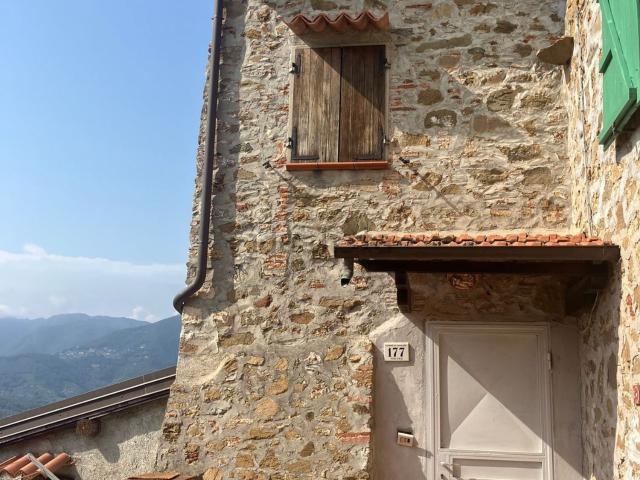 Rustico in vendita a Camaiore, Toscana