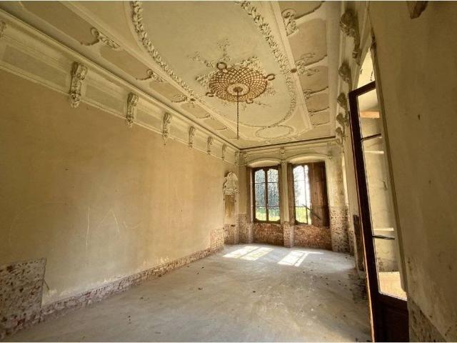 Villa Indipendente in vendita a Zona Castello, Cremona