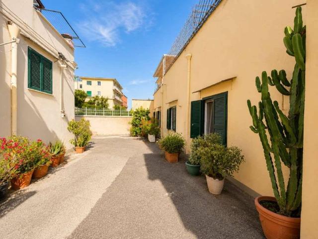 Villa Indipendente in vendita a Municipalità 10, Campania