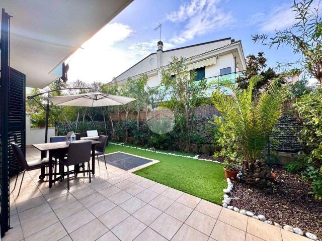 Villa Indipendente in vendita a Marina di sotto, Marche
