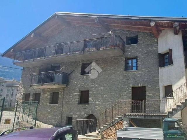 Villa Indipendente in vendita a Porossan-Roppoz, Aosta