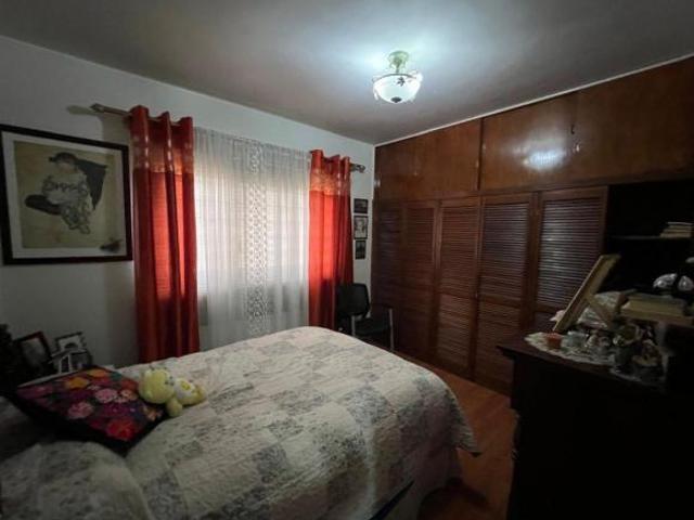 Casa Duplex 2 deptos. Venta, 217 metros cuad. construcción, para 2 familias