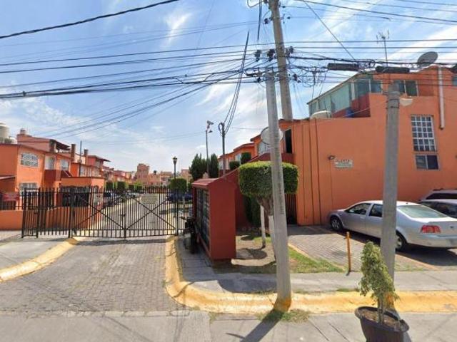 Casa Duplex en venta Paseo de los Ahuehuetes 17 Valle del Tenayo Recuperación Bancaria