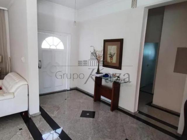 Casa venda em Jardim Beira Rio, Jacareí