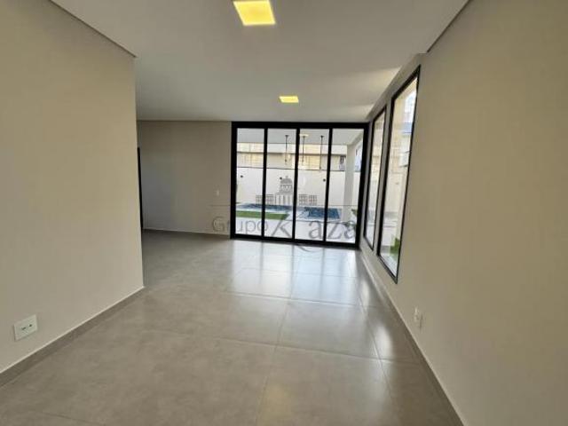 Casa venda em Região Imediata de São José dos Campos, Região Metropolitana do Vale do Paraíba e Litoral Norte