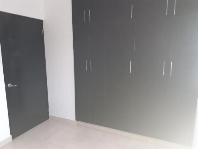 Casa en alquiler, 2 niveles, con area social, brisas del golf, 230m2 ais