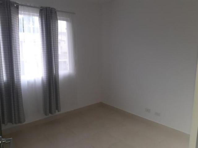 Casa en alquiler, 2 niveles, con area social, brisas del golf, 230m2 ais