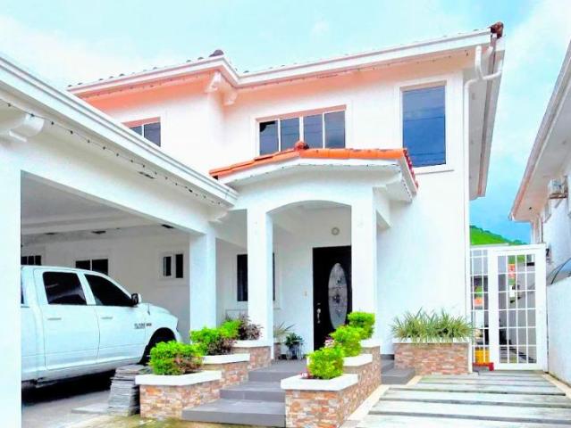 Casa en Alquiler en Amelia Denis De Icaza ALTOS DE PANAMÁ Panamá 309 m2. 4 hab