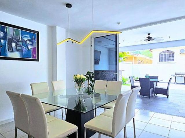 Casa en Alquiler en Amelia Denis De Icaza ALTOS DE PANAMÁ Panamá 309 m2. 4 hab