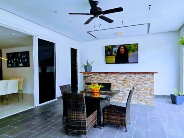 Casa en Alquiler en Amelia Denis De Icaza ALTOS DE PANAMÁ Panamá 309 m2. 4 hab