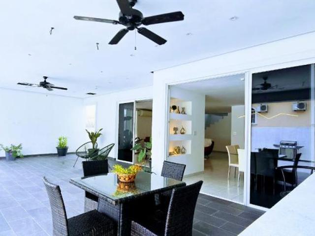 Casa en Alquiler en Amelia Denis De Icaza ALTOS DE PANAMÁ Panamá 309 m2. 4 hab