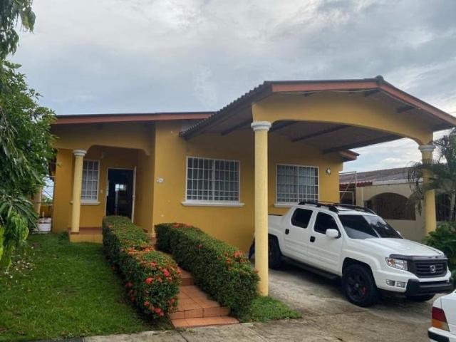 Casa alquiler en Amelia Denis de Icaza, San Miguelito