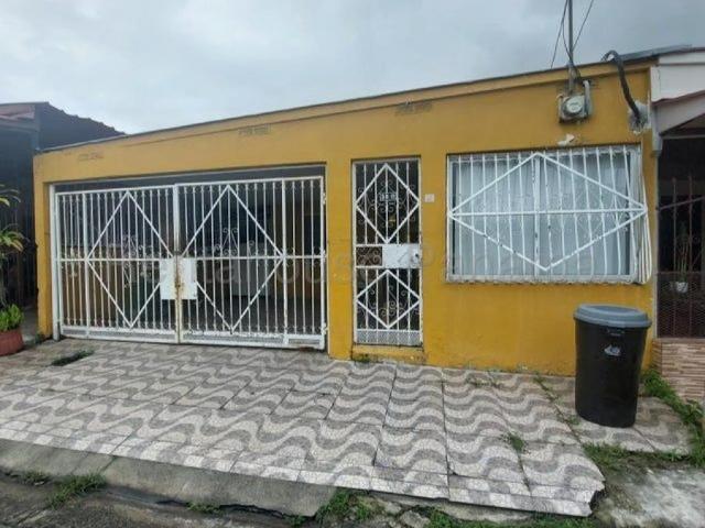 Casa en Alquiler en Amelia Denis De Icaza Betania Panamá 125 m2. 4 hab