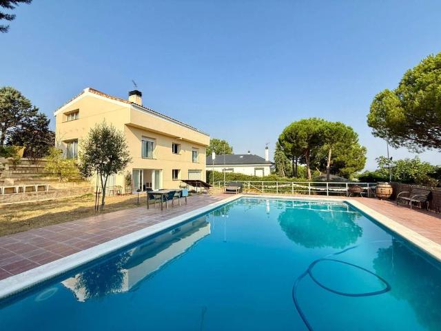 Casa en alquiler en Boadilla Del Monte, Madrid