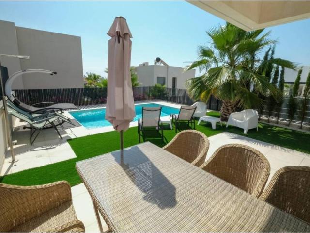 Casa en alquiler en la Marina Baixa, Valencia