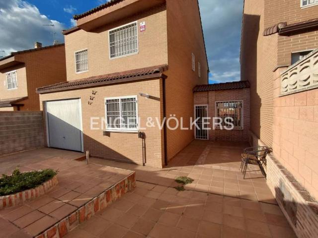 Casa en alquiler en Loeches, Madrid
