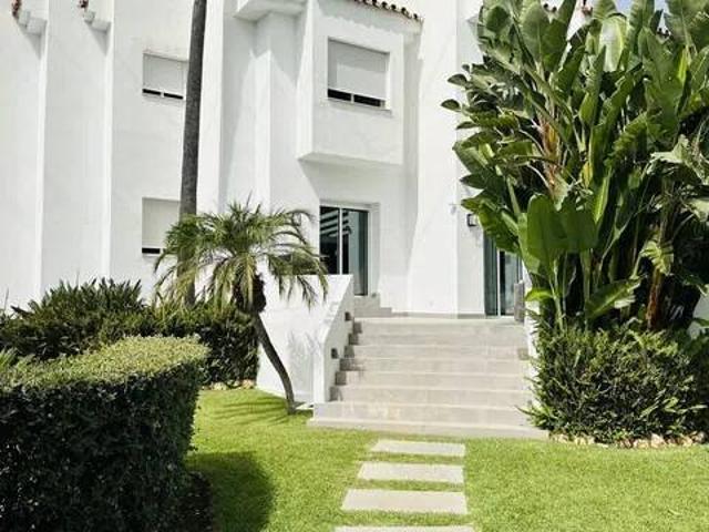 Casa en alquiler en Nueva Andalucía, Costa del Sol Occidental