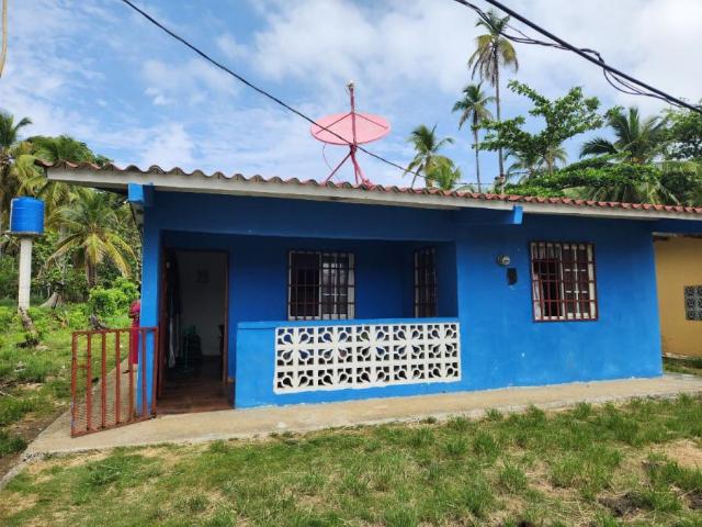 Casa en Alquiler en Nombre de Dios La Guaira Colón 78 m2. 3 hab