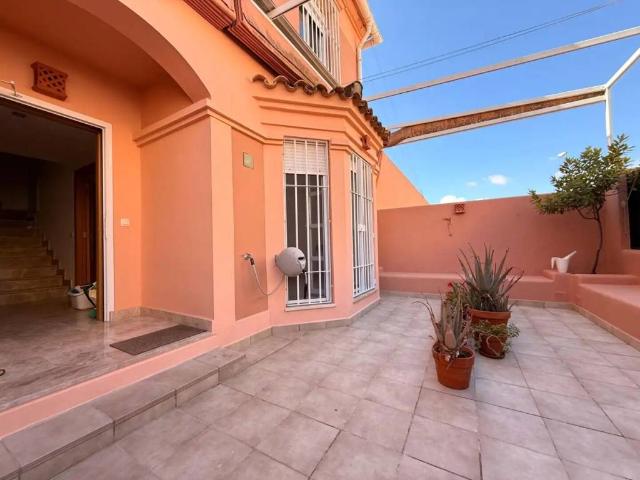Casa en alquiler en Tomares, Andalucía