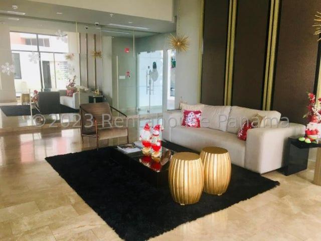 Casa en Alquiler en Villa de Las Fuentes Los Santos 115 m2. 2 hab