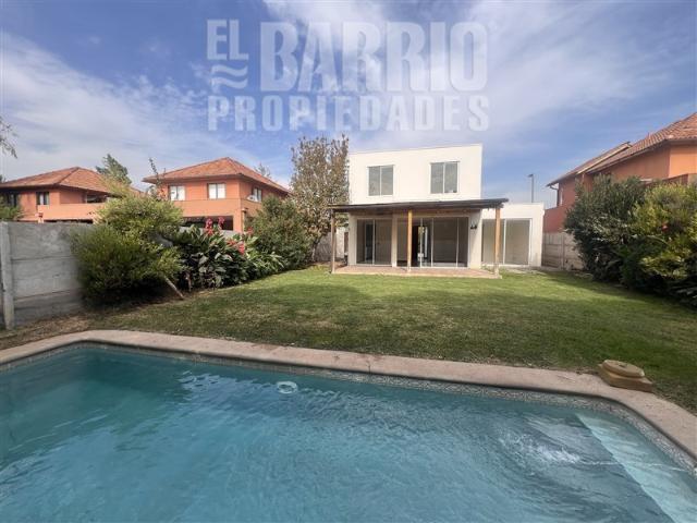 Casa en arriendo en Algarrobal, Metropolitana