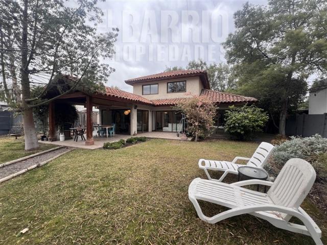 Casa en arriendo en Algarrobal, Metropolitana