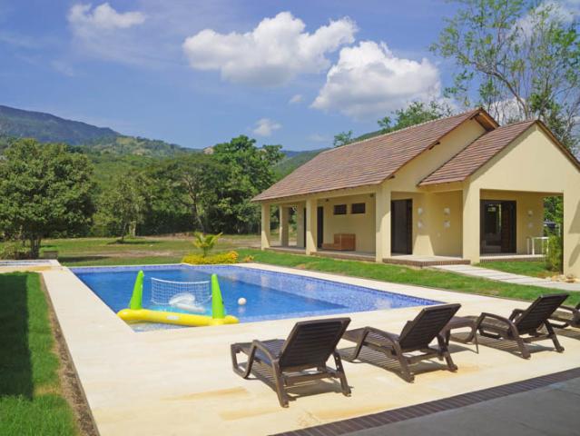 Casa En Arriendo En Apulo A29863