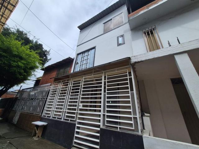 Casa en arriendo en Villa del Prado - El Guabito, Cali