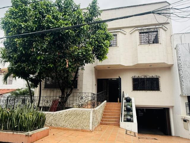 Casa en arriendo en Ciudad Jardín, Cali