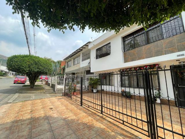 Casa En Arriendo En Cali En El Bosque A325847