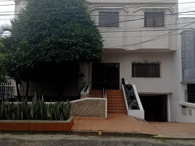 Casa en arriendo en Ciudad Jardín, Cali