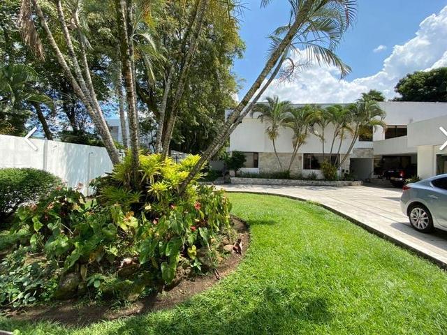Casa en arriendo en Ciudad Jardín, Cali