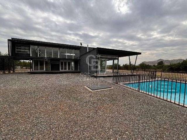 Casa en Arriendo en Colina 3 dormitorios 3 banos de 4800 m