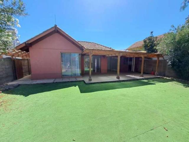Casa en Arriendo en Colina 4 dormitorios 3 banos de 400 m