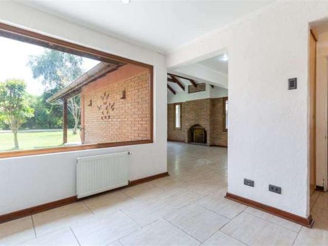 Casa en Arriendo en Colina 4 dormitorios 3 banos de 5000 m