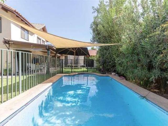 Casa en Arriendo en Colina 4 dormitorios 4 banos de 499 m