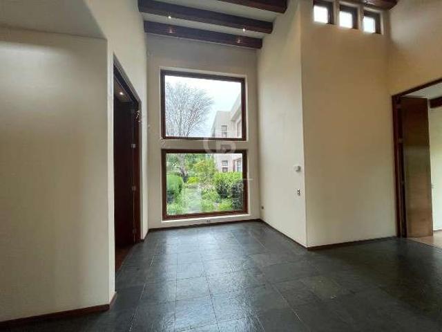 Casa en Arriendo en Colina 4 dormitorios 5 banos de 2350 m