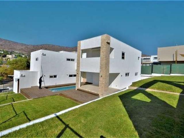 Casa en Arriendo en Colina 5 dormitorios 5 banos de 770 m