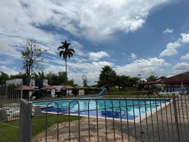 Casa en arriendo en La Alambra, La Tebaida