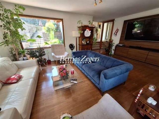 Casa en Arriendo en Las Condes 4 dormitorios 3 banos de 830 m